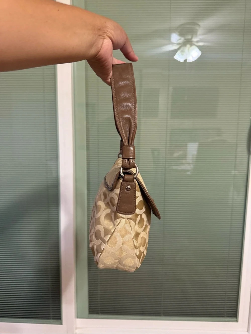 Coach elegant beige